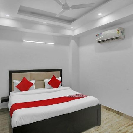 Oyo 82100 Golden Residency Noida Buitenkant foto