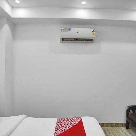 Oyo 82100 Golden Residency Noida Buitenkant foto