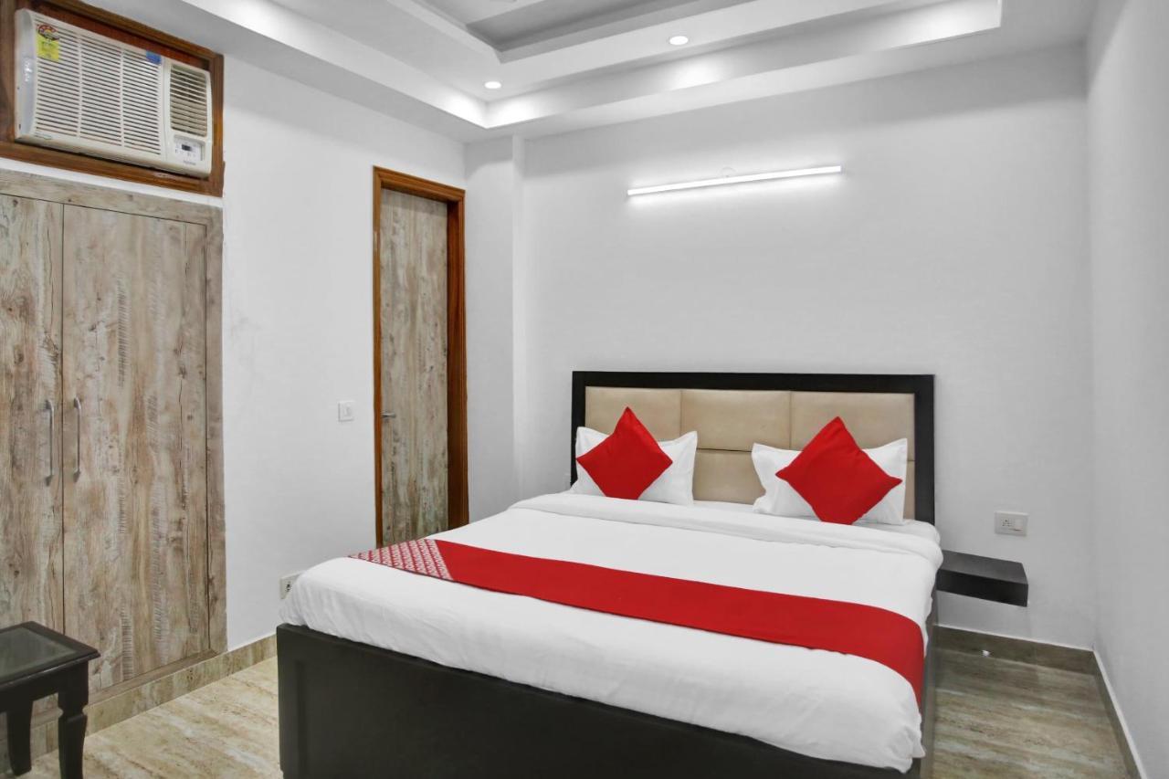 Oyo 82100 Golden Residency Noida Buitenkant foto