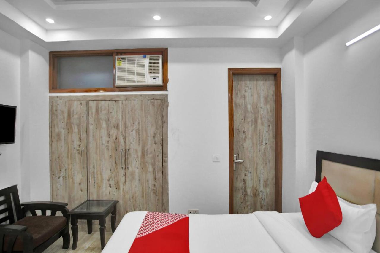 Oyo 82100 Golden Residency Noida Buitenkant foto