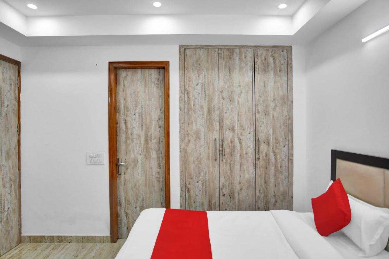 Oyo 82100 Golden Residency Noida Buitenkant foto