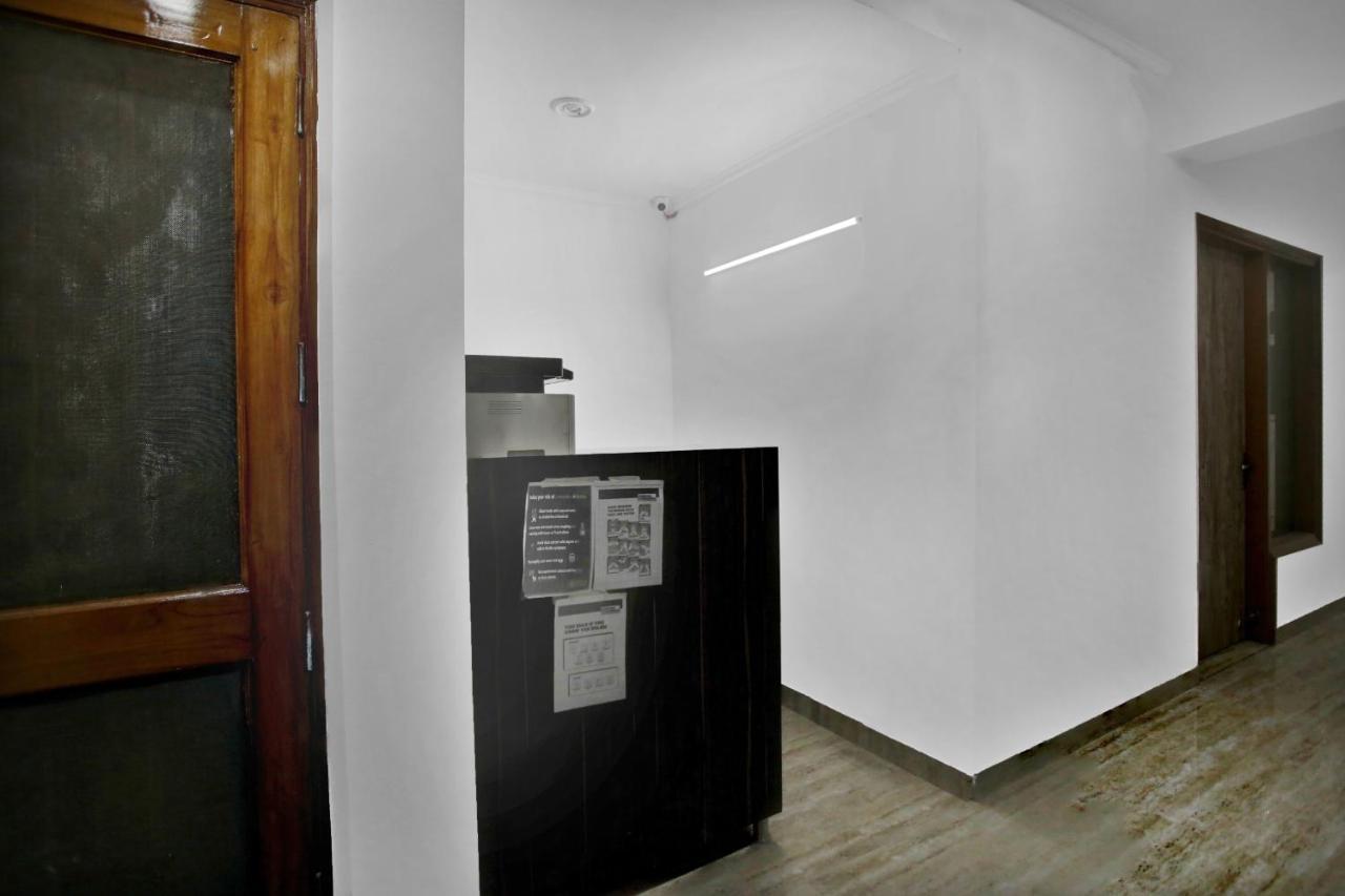 Oyo 82100 Golden Residency Noida Buitenkant foto