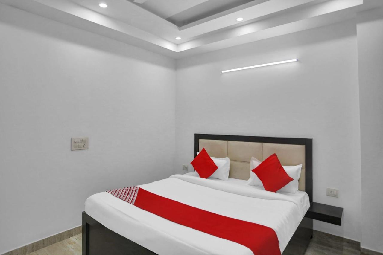Oyo 82100 Golden Residency Noida Buitenkant foto
