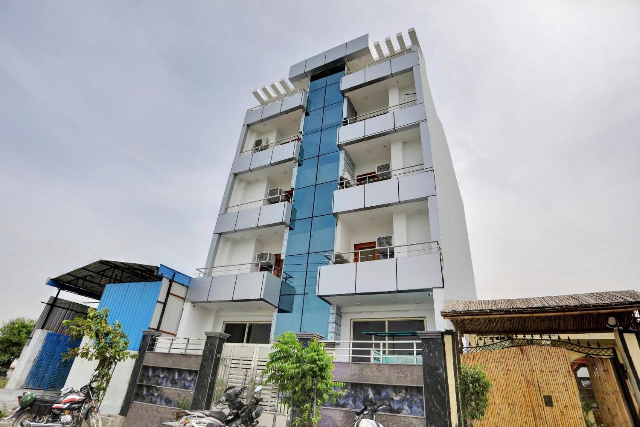 Oyo 82100 Golden Residency Noida Buitenkant foto