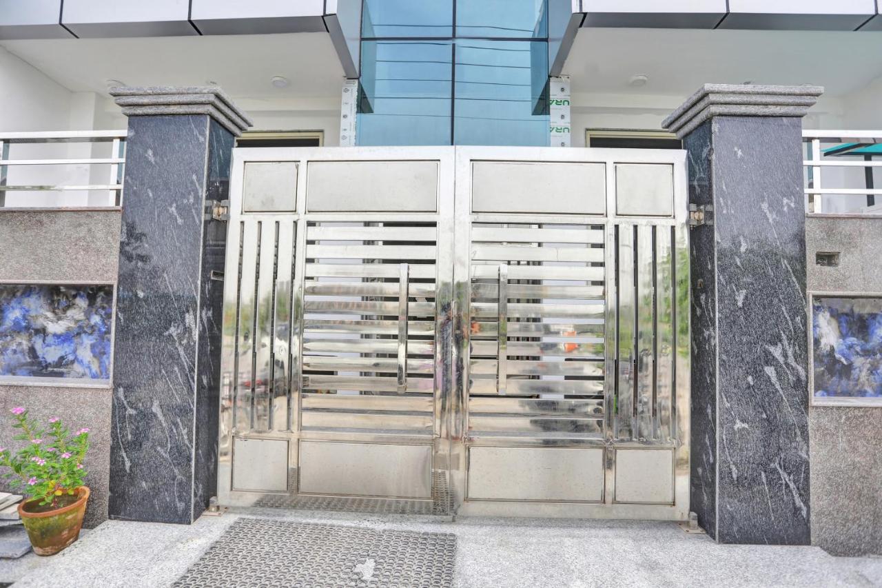 Oyo 82100 Golden Residency Noida Buitenkant foto