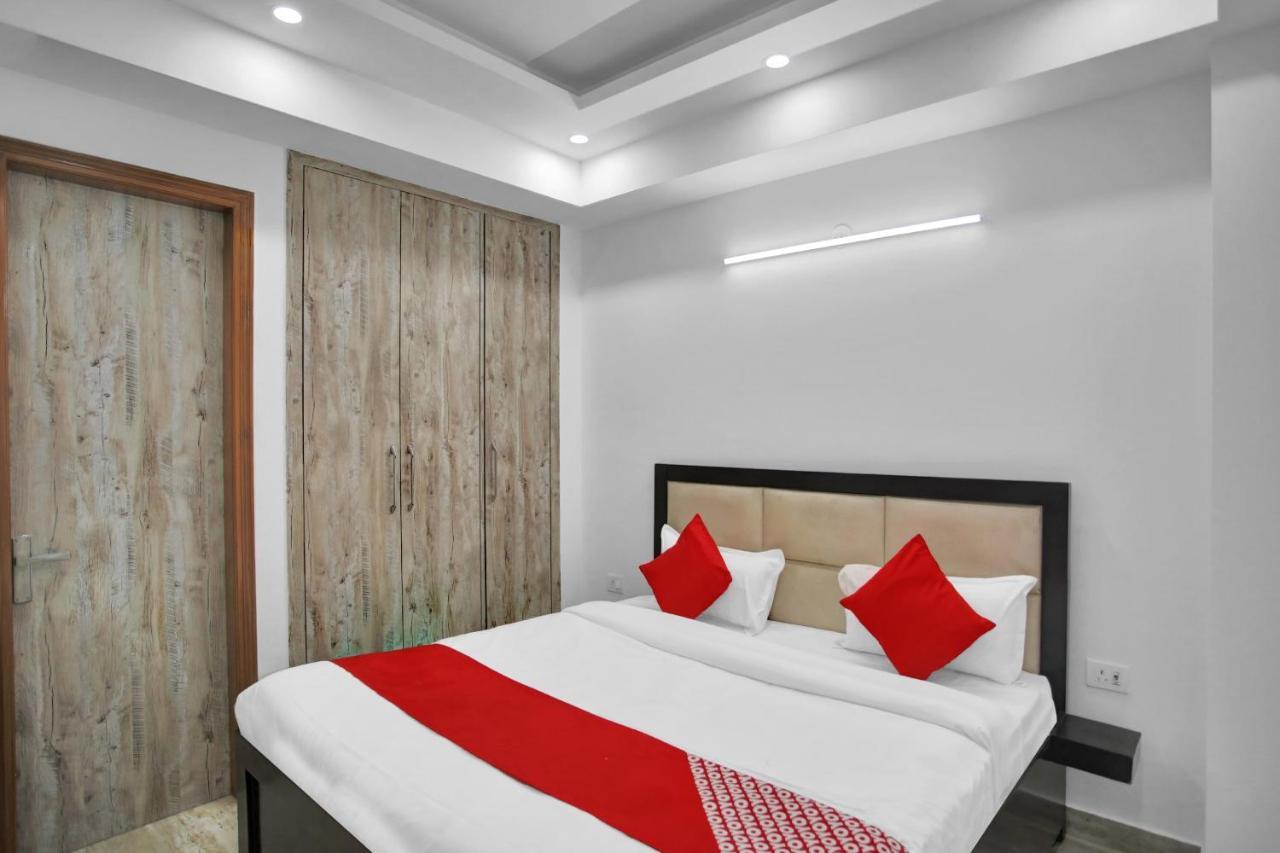 Oyo 82100 Golden Residency Noida Buitenkant foto