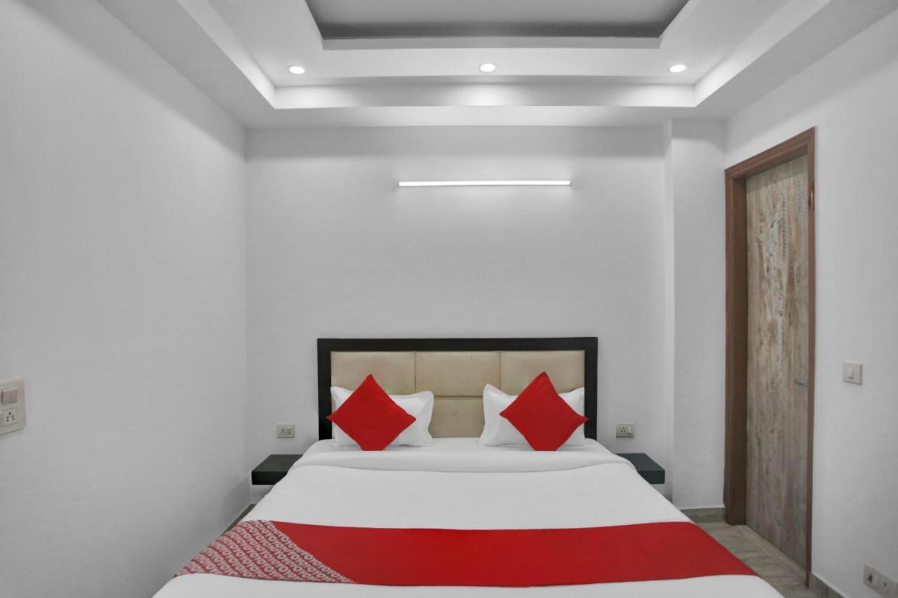 Oyo 82100 Golden Residency Noida Buitenkant foto