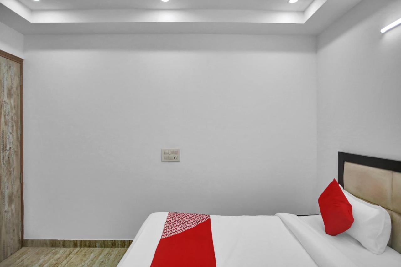 Oyo 82100 Golden Residency Noida Buitenkant foto