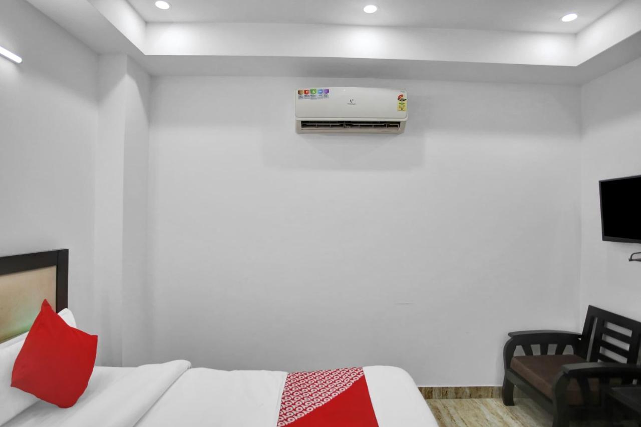Oyo 82100 Golden Residency Noida Buitenkant foto