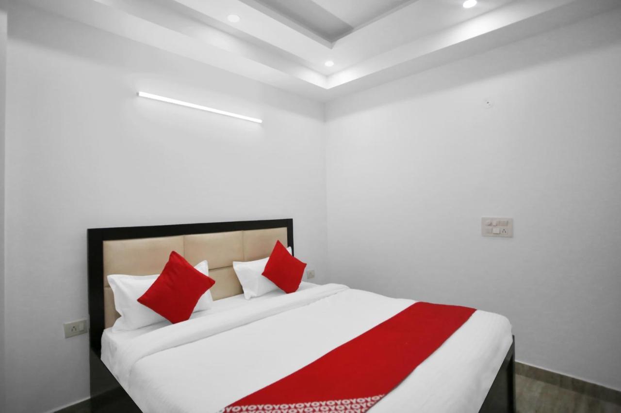 Oyo 82100 Golden Residency Noida Buitenkant foto