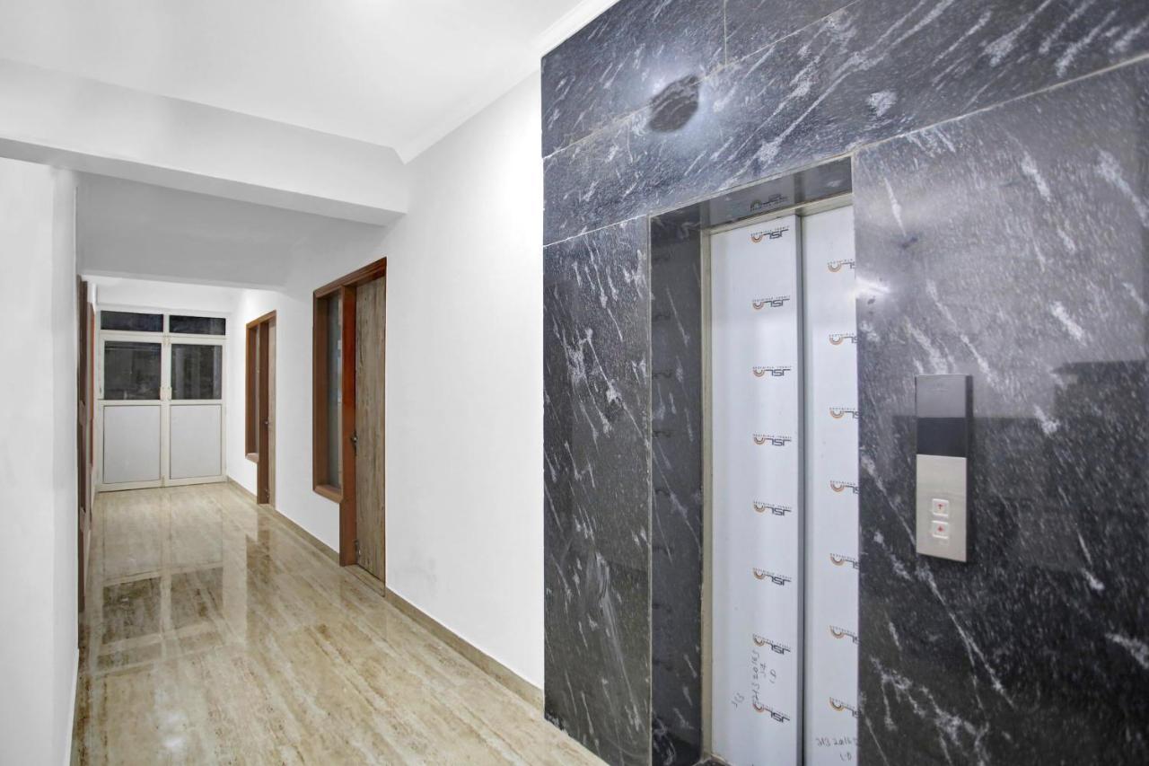 Oyo 82100 Golden Residency Noida Buitenkant foto