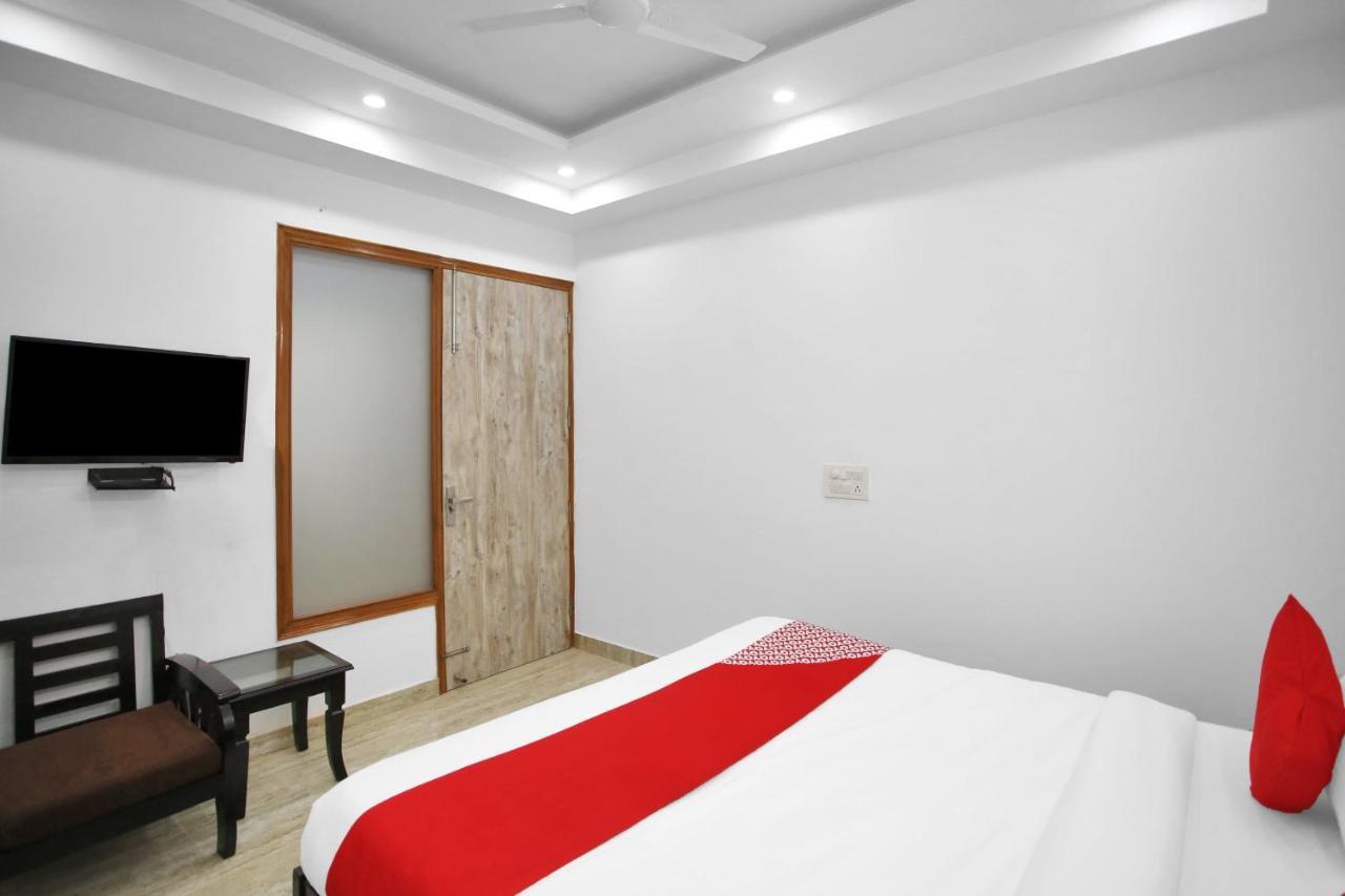 Oyo 82100 Golden Residency Noida Buitenkant foto